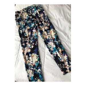 🌸 Floral Print Pant - Offers Are Accepted ‼️